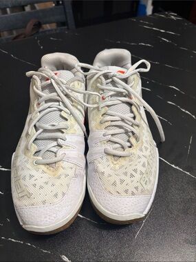 Babolat Men’s White Athletic Training Sneakers with Neutral Accents